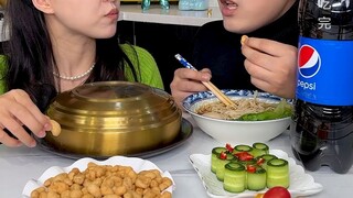 #Charcoal-grilled cashews Binbin makes you like to eat alone, today I will show you a "fountain cola