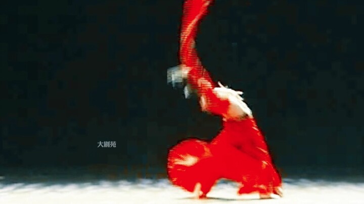 "يا إلهي! هذه هي حقًا خصر هوانهوان الرشيق مثل خصر فتاة القصر!"