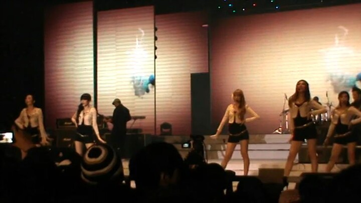 Bexxa - Lihat Aku (Jakarta fair 2012)