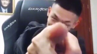 宝哥直播时发现嫂子的秘密，原来宝哥家里一直以来网速卡是有原因的！!