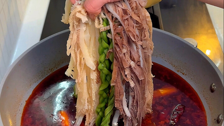 วิดีโอพาทัวร์มื้อเย็น｜นางเอกสุดเด็ด รักแค่สองอย่างคือกินกับความอร่อย ไม่ยอมประนีประนอมเด็ดขาด 😋