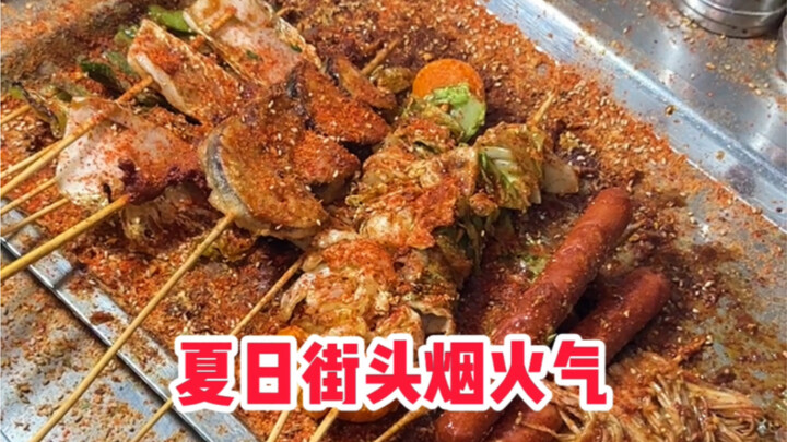 Fried vegetables, just one yuan per skewer, loaded with sauce and a free drink—green peppers and cab