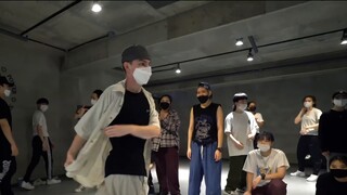 الرقص المثير للجدل! رقصة Young-J من فرقة Just Jerk تُظهر مهارات رائعة في الرقص【استوديو Justjerk】