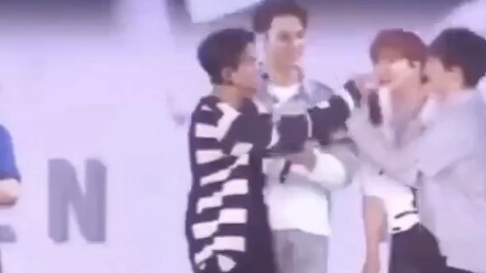 Dùng cách hát lắc đầu để chứng minh kỹ năng phát âm cực ổn của DK [Lee Seok‑min – SEVENTEEN]