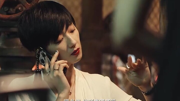 Gadis cantik mengenakan busana branded dari kepala hingga kaki namun tak punya sepeser pun uang. Gua