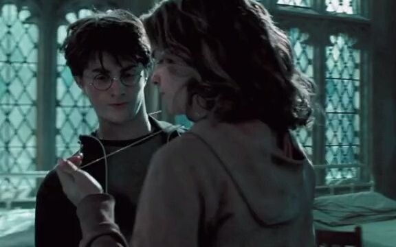 Saat aku melihat bibi Hermione tersenyum, aku tahu tidak ada kemungkinan bagi mereka berdua.