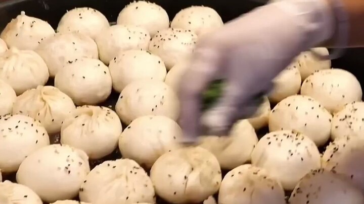 แผงลอยข้างทางก็มีซาลาเปาน้ำมันด้วยนะ