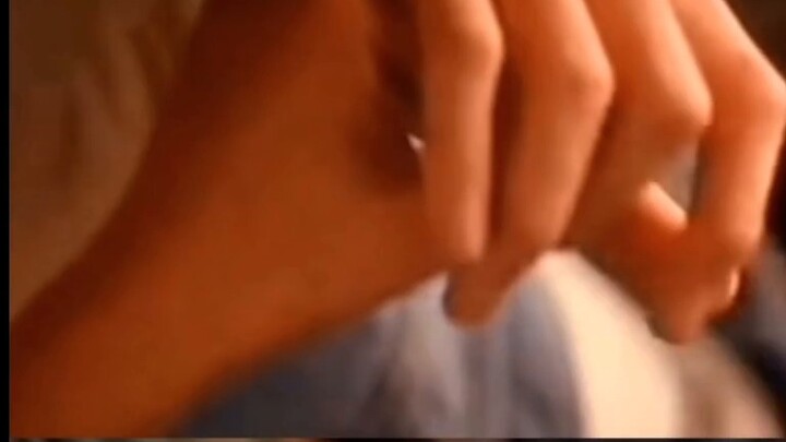 [Hand Lovers' Welfare | A Look at Five Male Celebrities with Beautiful Hands] "A pair of slender, ja