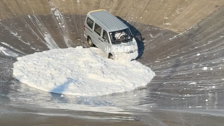The first Wuling car to stir-fry in a cement pot