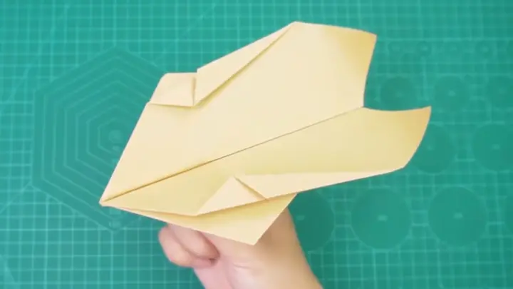 Papercraft: A Clingy Paper Plane