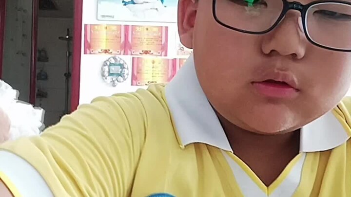 No time to cook today, so I bought Orlean-style chicken leg dumplings for my kid.