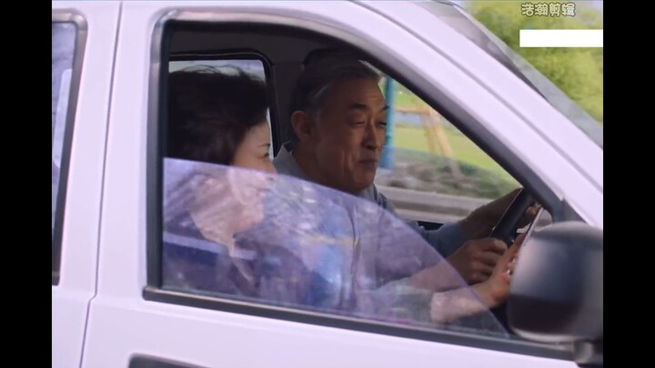 Giám đốc kiểm tra quý: Lái xe điện dành cho người cao tuổi phóng nhanh bị CSGT bắt