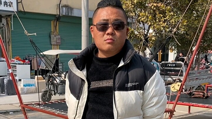 This boss has poor eyesight; he hasn't recognized me even after I've been trapping him for three yea