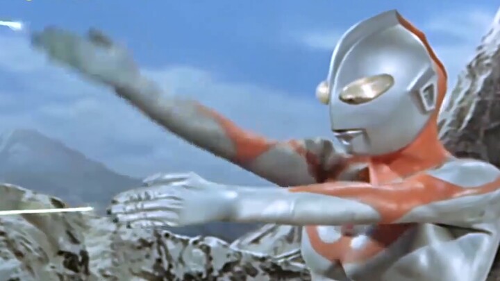 Ultraman pertama yang lahir, sebagian besar skill yang dia gunakan telah hilang.