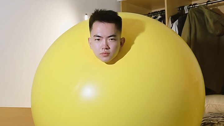 Cosplay Egg Party?? Chui cả người vào quả bóng khổng lồ!