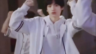 ชื่อวัยรุ่นจื่ออวี่ เต้นเพลง "อ้ายหยาหยา" น่ารักมาก ฉันจะถูกหนูน่ารักทำให้ใจละลายแล้ว