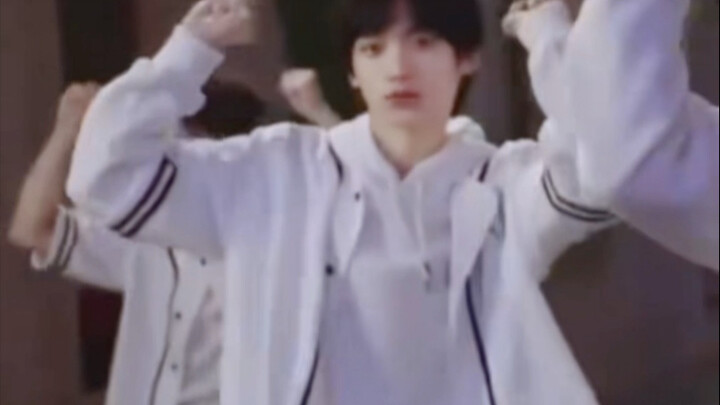 Ziyu's dance to "Ai Ya Ya" from "The Name of Youth," so cute—I'm gonna be melted by this adorable mo