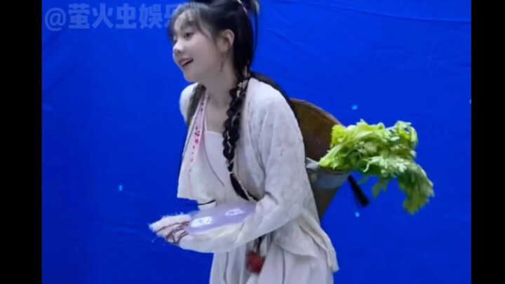 How dare Yuan Bingyan’s fans bash Hu Yixuan? Her makeup and styling are someone else’s work, and she
