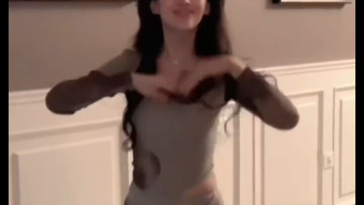 Just three days after officially announcing her relationship with Wang Feng, Sen Linbei's career suf