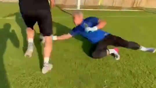 Tôi đã sốc cả năm nay! Tôi không biết thủ môn bóng đá lại có thể điêu luyện đến thế! Dường như không