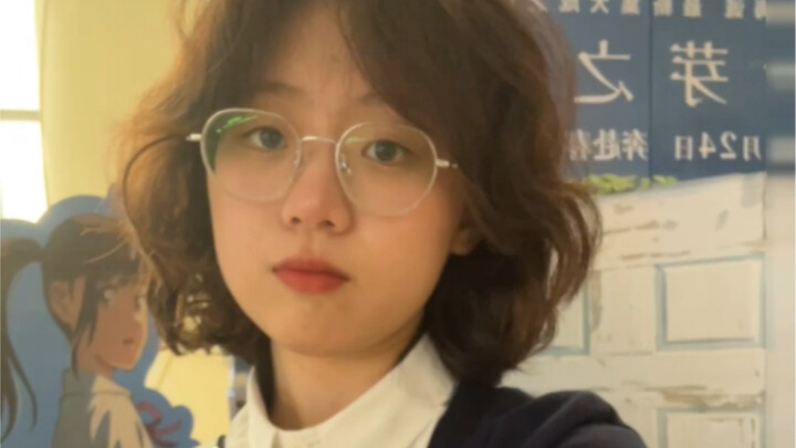 A 155cm-tall chibi-style college student… Went to see “Suzume.” Even though I dress like a schoolgir