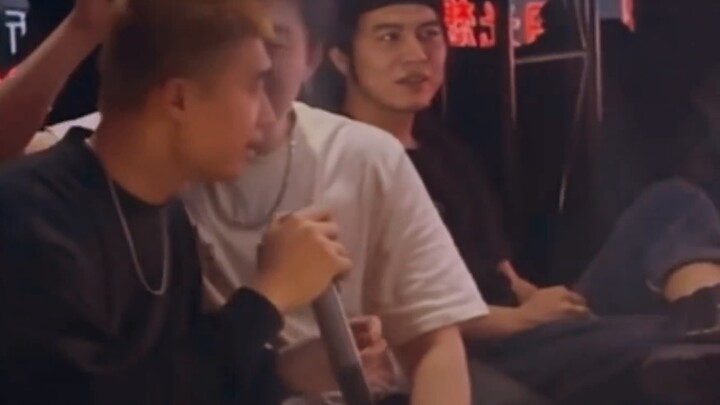 هذا الكيوي، في حياته الخاصة يدخن ويشرب الخمر～【لي سونغ ران】