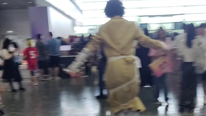 COS pertama sebagai Dazai Osamu agak canggung karena sosial phobia