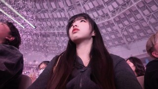 The moment when she caught the paper flowers at the concert [3.9 Taeyeon Seoul Concert] Ending Credi