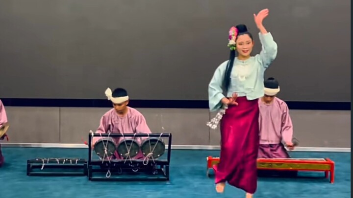 ระบำไทพื้นเมือง—นาฏศิลป์ราชสำนักไทยูนนานแบบดั้งเดิม