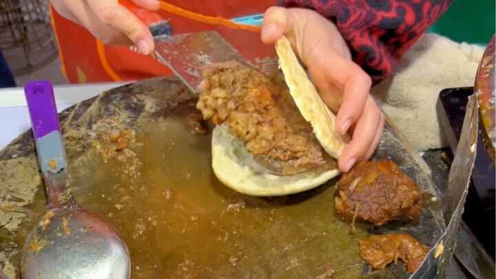 【白吉馍】本地老黄牛牛肉肉夹馍，肉汁巨多，牛肉的脂肪太香啦，八块一个值不值？