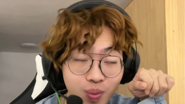 «Điện Kích Mèo Mỉm»