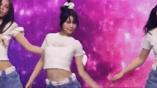 【ILLIT】241021 موكا موكا - مي وورلد في كون KCON ألمانيا تصوير مباشر