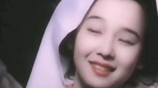 إنها الآن بنفس جمالها عندما كانت صغيرة! يا لها من فاتنة!