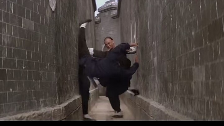 “二字钳阳马的铁线拳，传自五枚师祖”