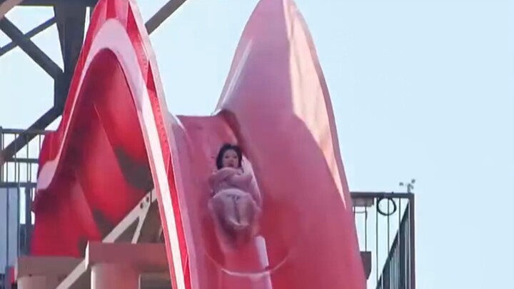 Look at this little girl sliding down from such a high place!