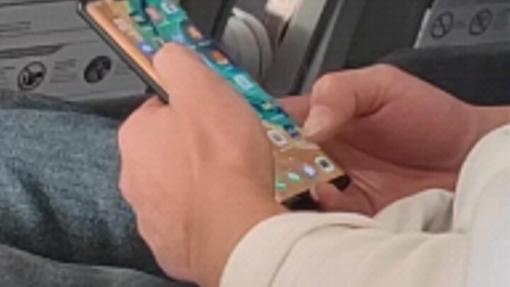 Uniform human behavior on airplanes