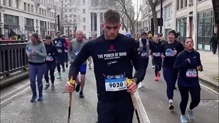“命运不会击垮一个热爱生活、热爱运动的人！”这位青年用行动诠释了自己的人生