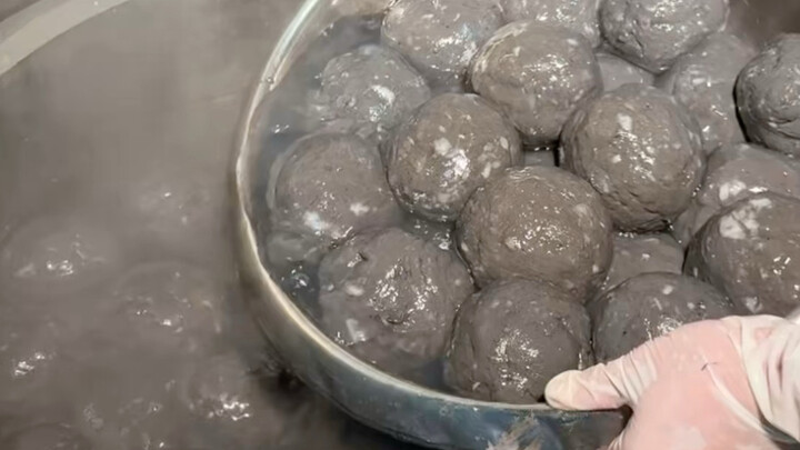 Hand-rolled “landmines” at the Chaoshan wet market—so delicious, you’ll be hooked!