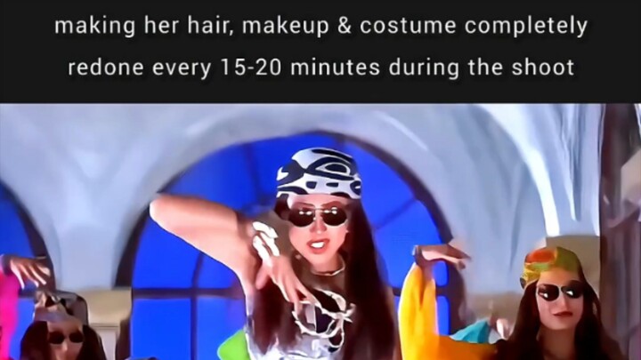 Karishma Kapoor undergoes 40 outfit changes for a single song #bollywood #90's era
