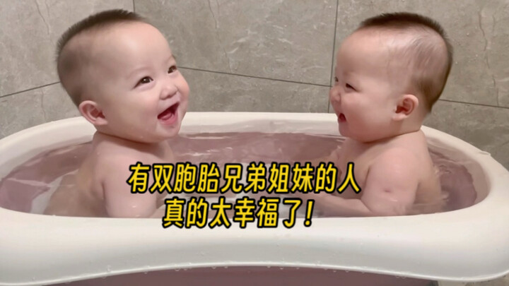 People with twin siblings are just so lucky!