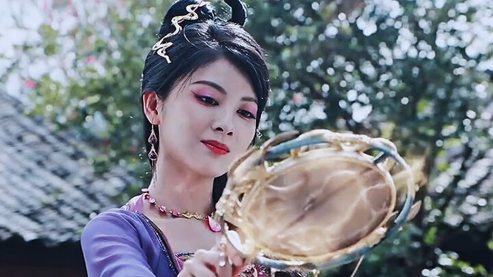 Lady Jin is so charming that I couldn't take my eyes off her the moment she appeared.