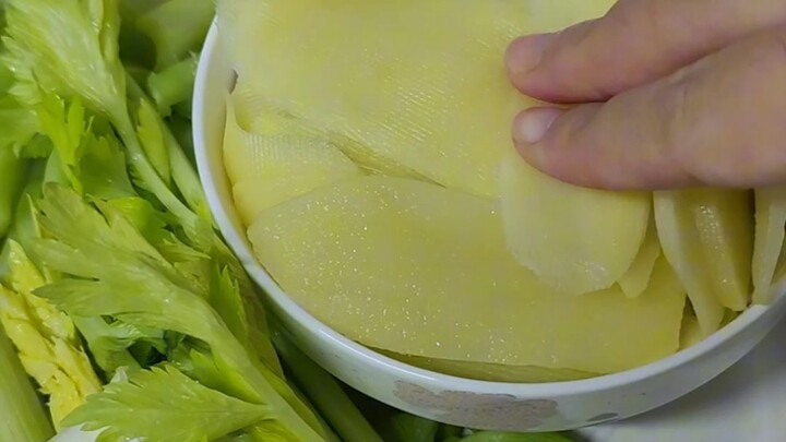 มื้อสุดเหวี่ยงแบบใหม่ของนักเรียนต่างชาติ
