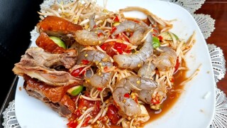 ตำเหลากุ้งสดเผ็ดตายบ่เอาเรื่อง(มาถึงก็จัดหนักให้สาแก่ใจ)