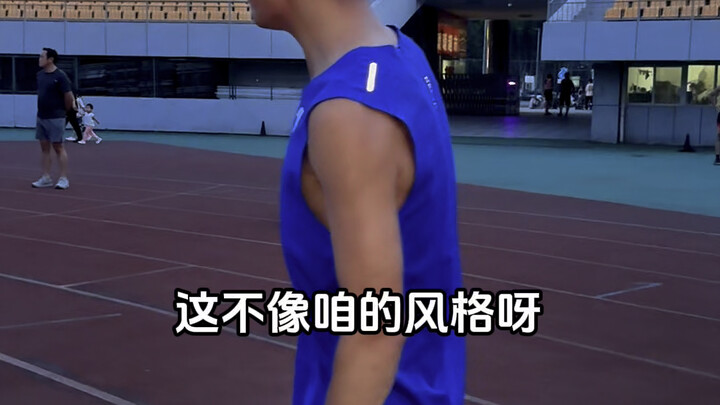 Welcome, new member Hei Pi Xiao Jie! A live 1,000m run test—this kid’s got some real talent.