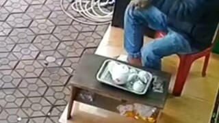 Kepulan besar tembakau kering, hampir terbang ke surga