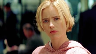 "When the sound of the drowning sounded, pure love appeared. When we pursue fame and fortune reckles