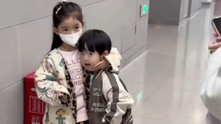 คืออาเป่าเป่าที่พอได้ยินพี่สาวเรียกก็รีบวิ่งกลับไปทันทีเลยนะ