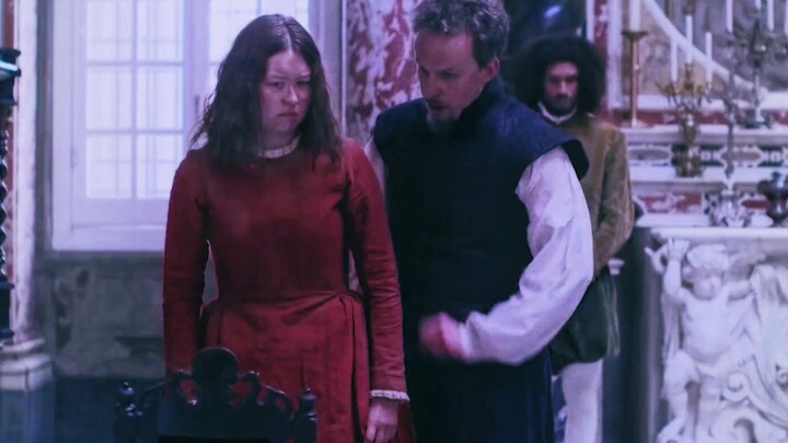 Menonton seluruh musim pertama "Ratu Ular Berbisa" dalam sekali duduk, durasi 40 menit