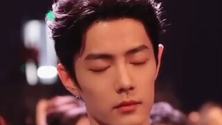 不敢高声语，恐惊天上人。