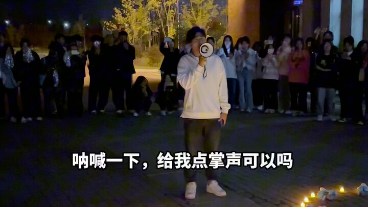 Menantang diri untuk pergi ke sekolah menata lilin berbentuk hati sambil berpura-pura menyatakan cin